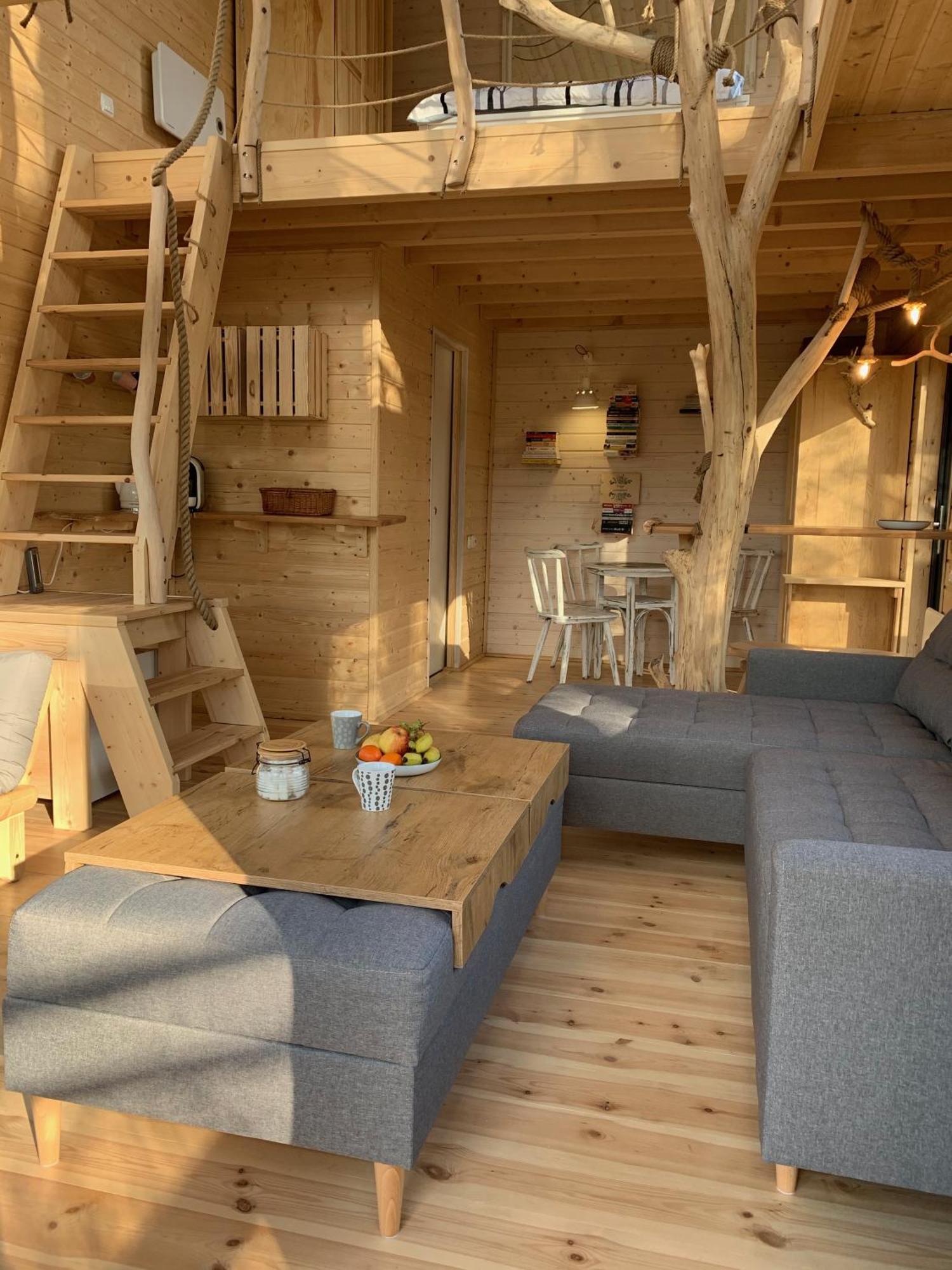 Domek Na Drzewie W Dolinie Uradu Exteriör bild