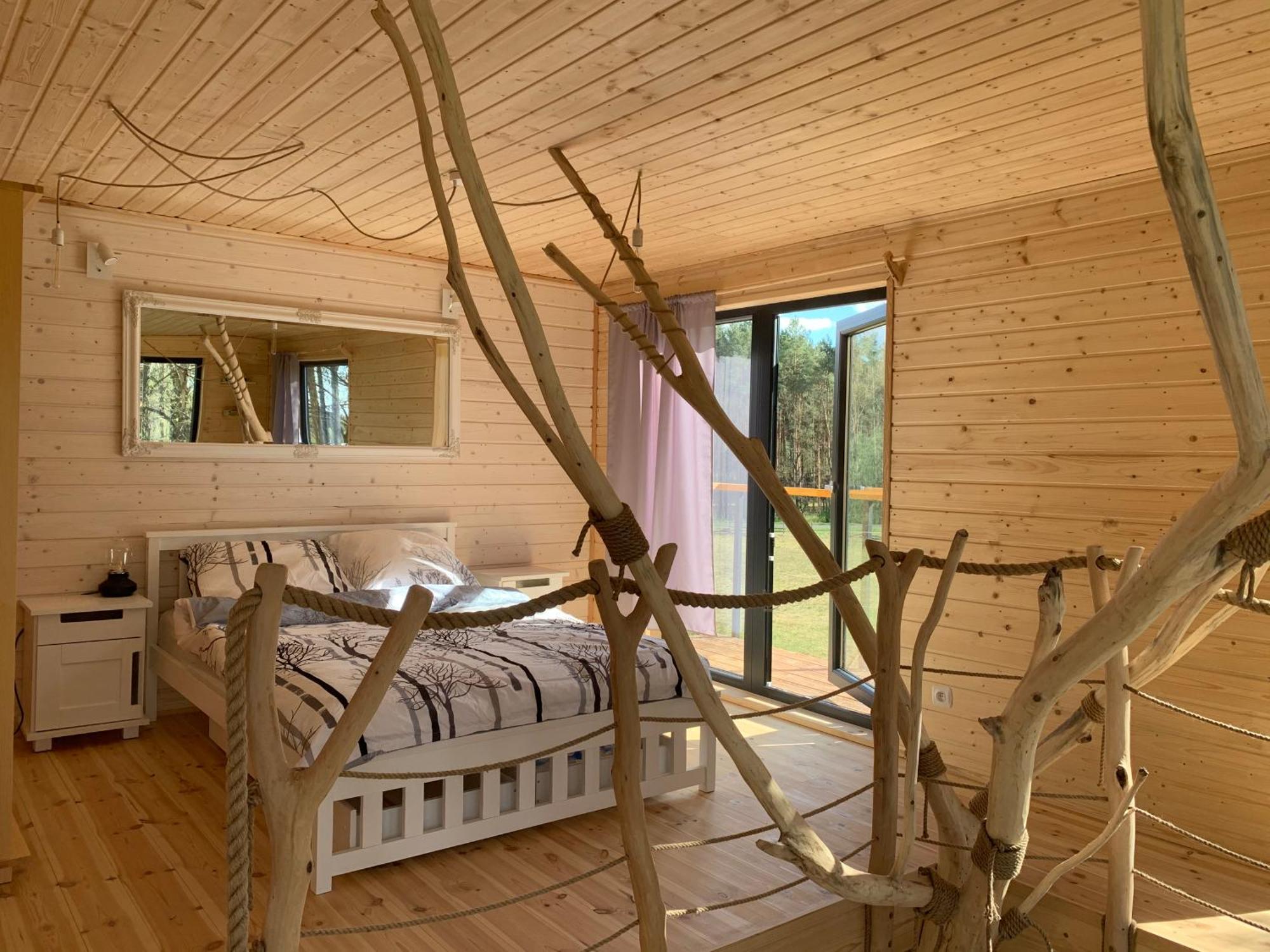 Domek Na Drzewie W Dolinie Uradu Exteriör bild