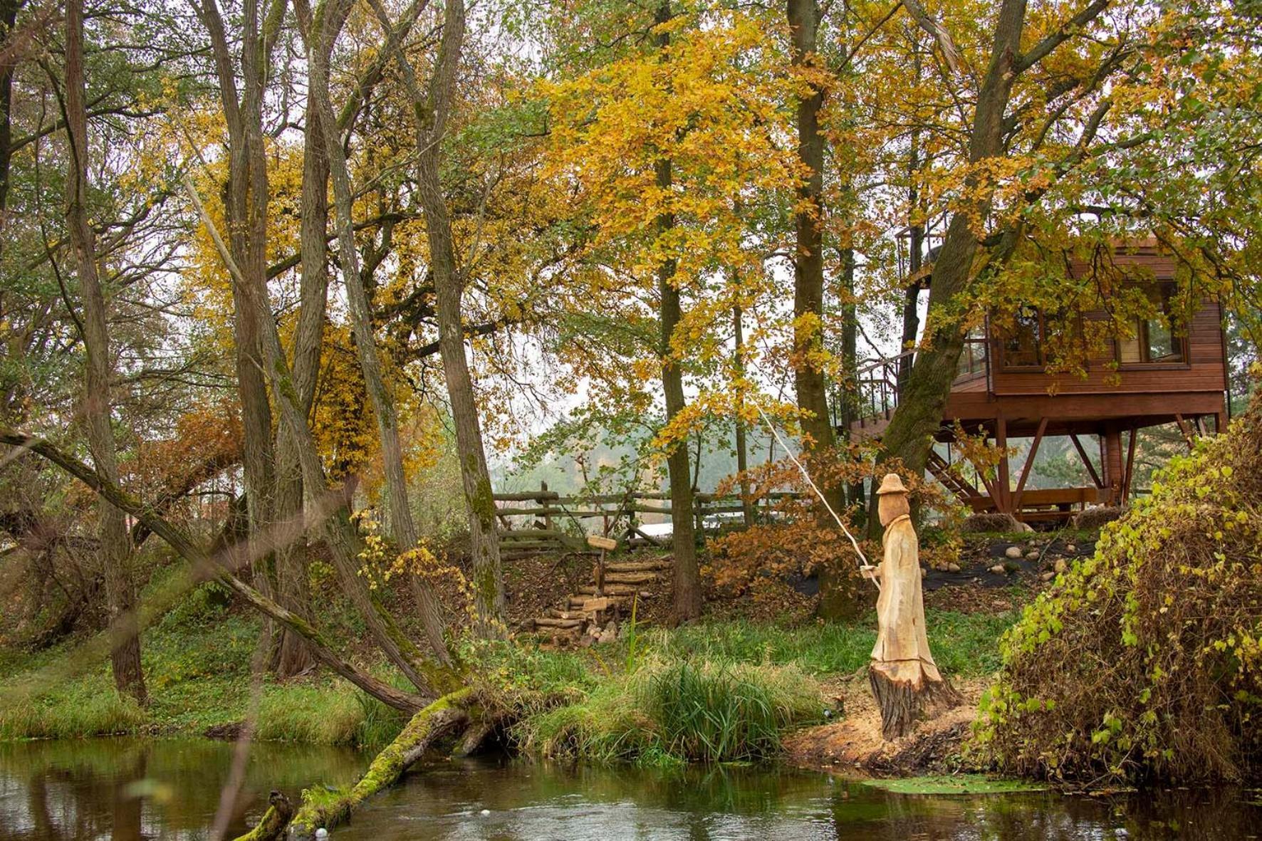 Domek Na Drzewie W Dolinie Uradu Villa Exteriör bild